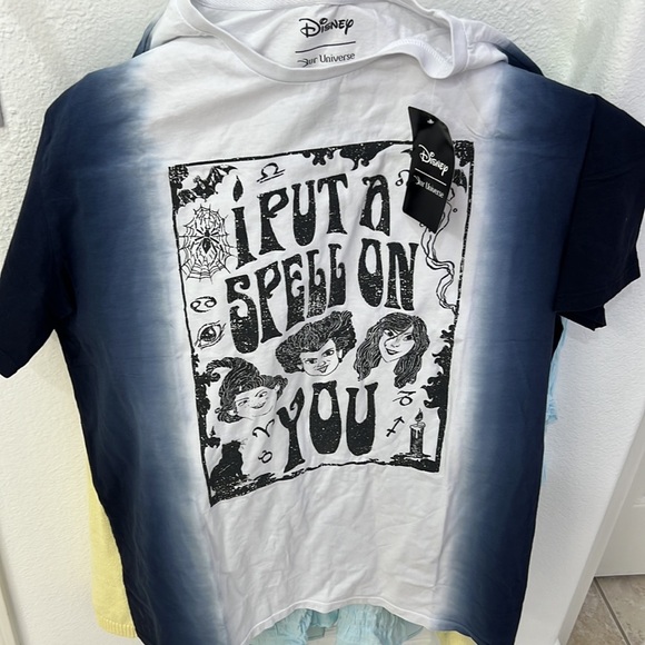 NEW Disney Hocus Pocus Group Portrait Split-Dye Women’s T-Shirt - Picture 3 of 5